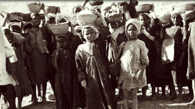 وجوه لأطفال مصريين من صعيد مصر خلال النصف الأول من القرن العشرين