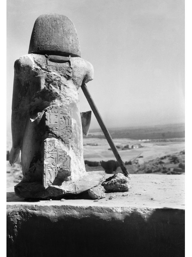 صورة من منطقة دير المدينة، شمالي منطقة وادي الملوك في محافظة الأقصر، 1942 - تصوير برنار برويار.