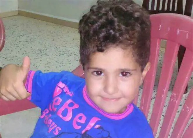 الطفل مصطفى حسين الجرمقي (3 سنوات ونصف) الذي توفي متأثراً بحروقه التي أصيب بها قبل 10 أيام بينما كانت عائلته تحضر الهريس