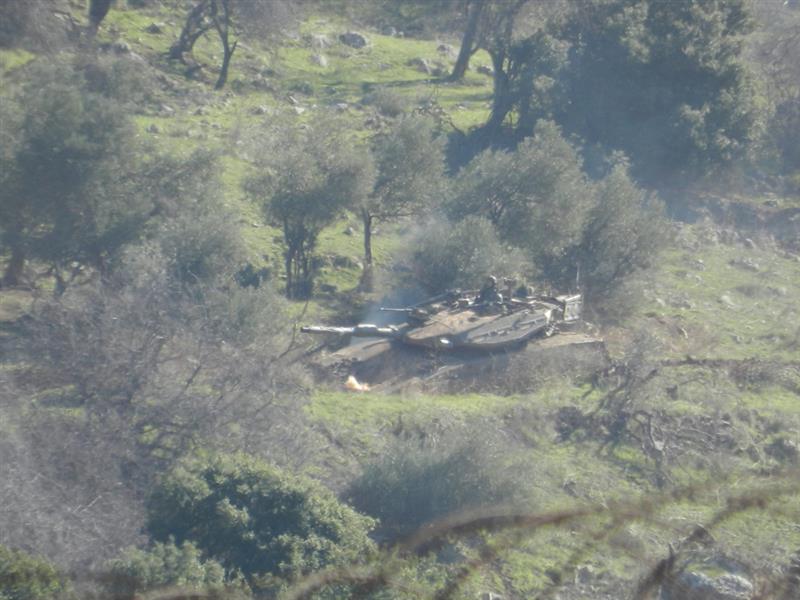دبابة ميركافا خلال اعمال دورية في المزارع (طارق ابو حمدان)