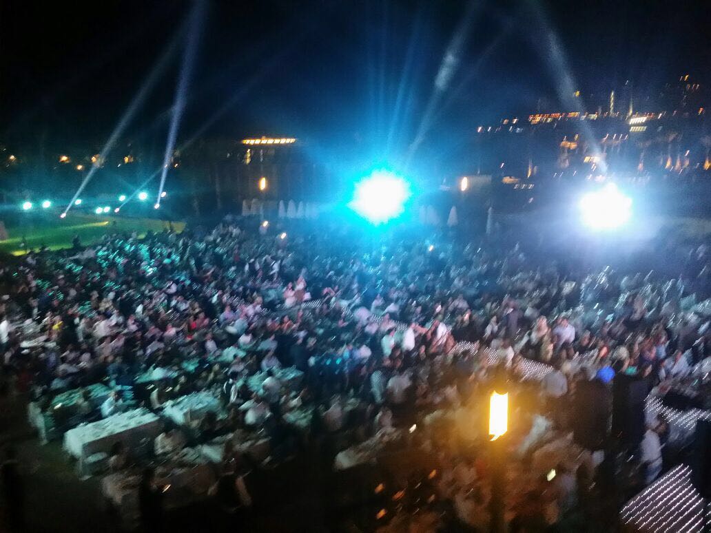 حفل الكورال بيتش الذي نظمه عماد قانصو مؤخراً حيث تخطت أعداد الجمهور ال 1500 شخص