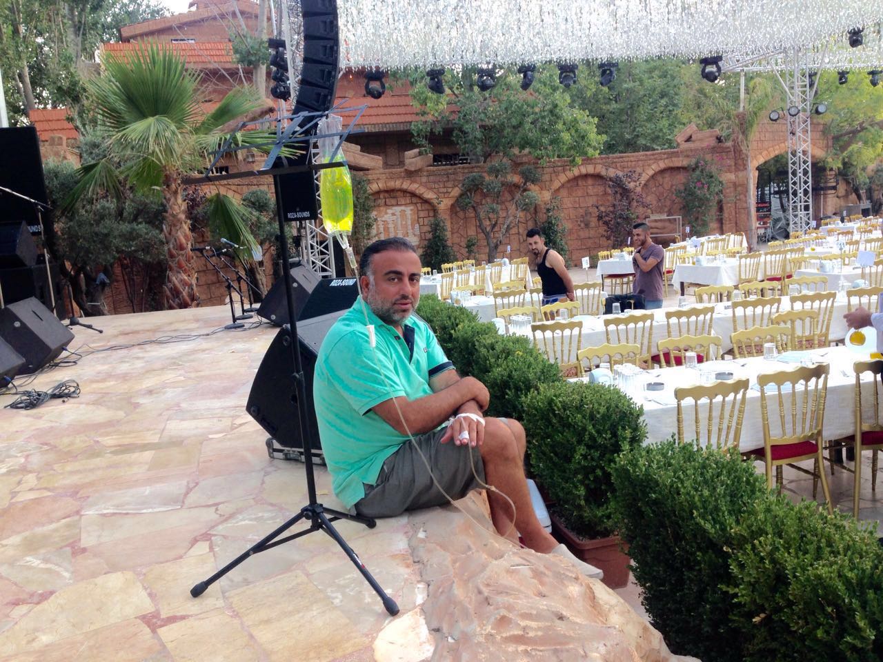 إشراف شخصي على التحضيرات من عماد قانصو، الذي نظم هذه السهرة، والذي رغم التوعك الصحي الذي ألمّ به اليوم