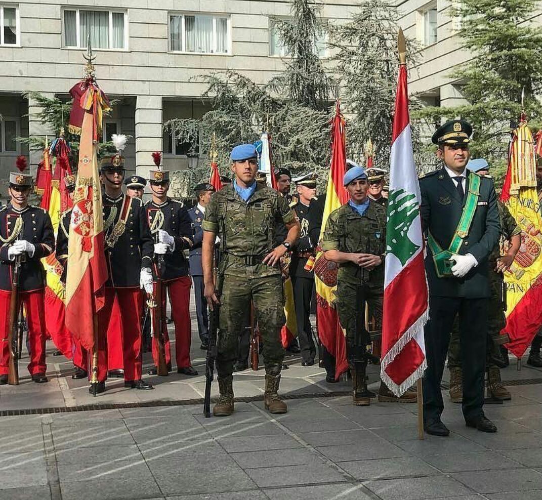 رفع العلم اللبناني امام وزارة الدفاع الاسبانية