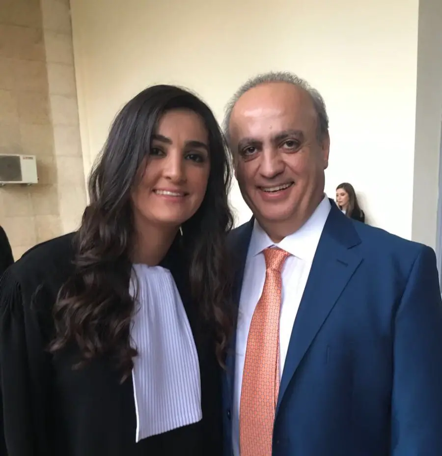 رئيس حزب التوحيد العربي الوزير السابق وئام وهاب مع ابنته رين بعد أن أدت قسم يمين الإنضمام إلى نقابة المحامين