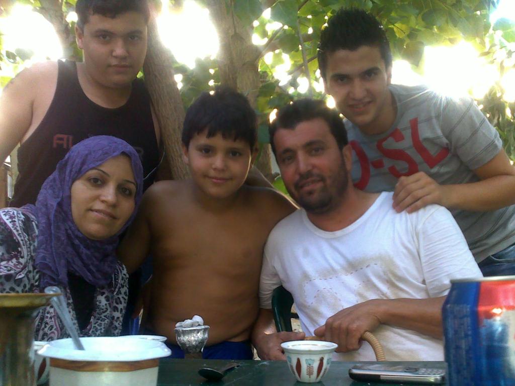 حسين فارس غصن وعائلته الصغيرة (أيضاً من أحفاد الحاج غورو 