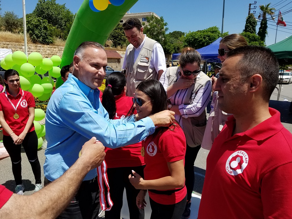 نائب رئيس بلدية جديدة مرجعيون سري غلمية يقدّم الميداليات والكؤوس للفائزين