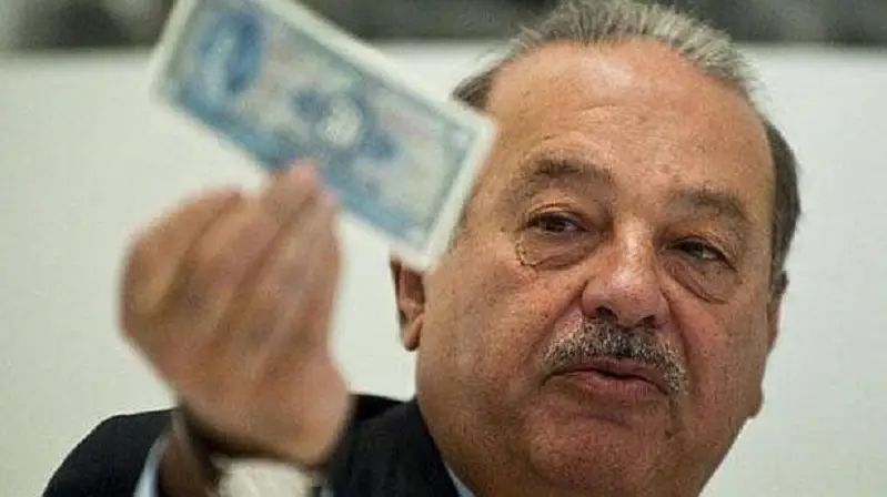 المكسيكي اللبناني الأصل كارلوس سليم (81 عاماً)، رجل أعمال بارز في مجال الاتصالات، وتقدّر ثروته 63.3 مليار دولار
