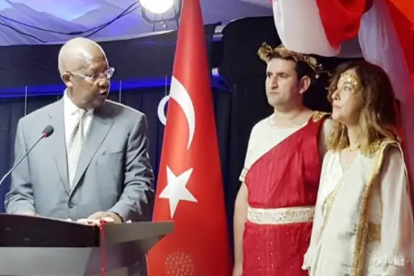سفيرة تركيا في أوغندا صدف ياوزالب