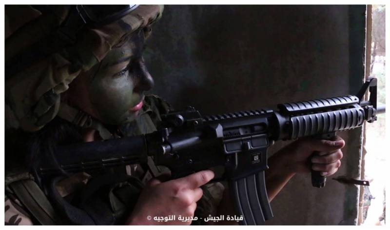 جندية في الجيش اللبناني (الصورة لمديرية التوجيه في الجيش اللبناني).