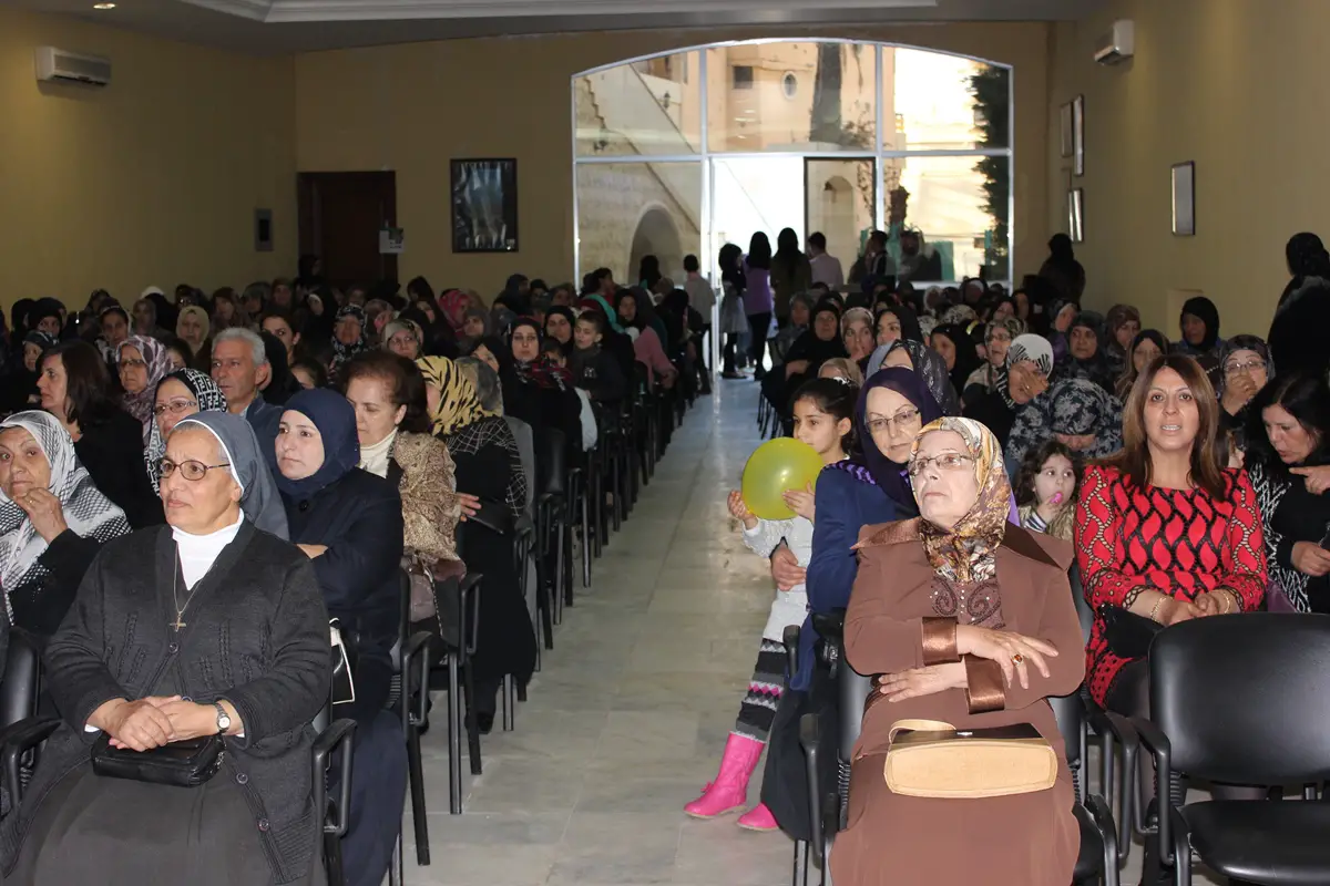 إحتفال لجمعية سيدات الخيام للتنمية بالتعاون مع جمعية مركز محمد طويل بمناسبة عيد الأم - أرشيف