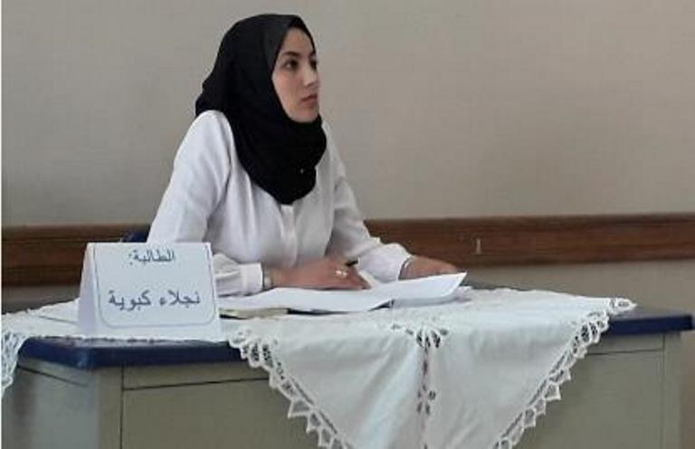 الباحثة الجزائريّة نجلاء كبوية تناقش رسالتها الماستر الخاصّة بها في الأدب العربيّ الحديث في قسم اللغة والأدب العربيّ