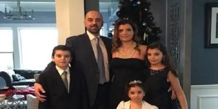 عائلة عباس: المحامي عصام علي حبيب عباس وزوجته الدكتورة ريما عباس وأطفالهما الثلاثة: علي، إيزابيلا وانجي