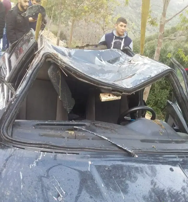 سيارة المواطن ح٠ ز التي انزلقت في وادي الحجير على طريق القنطره