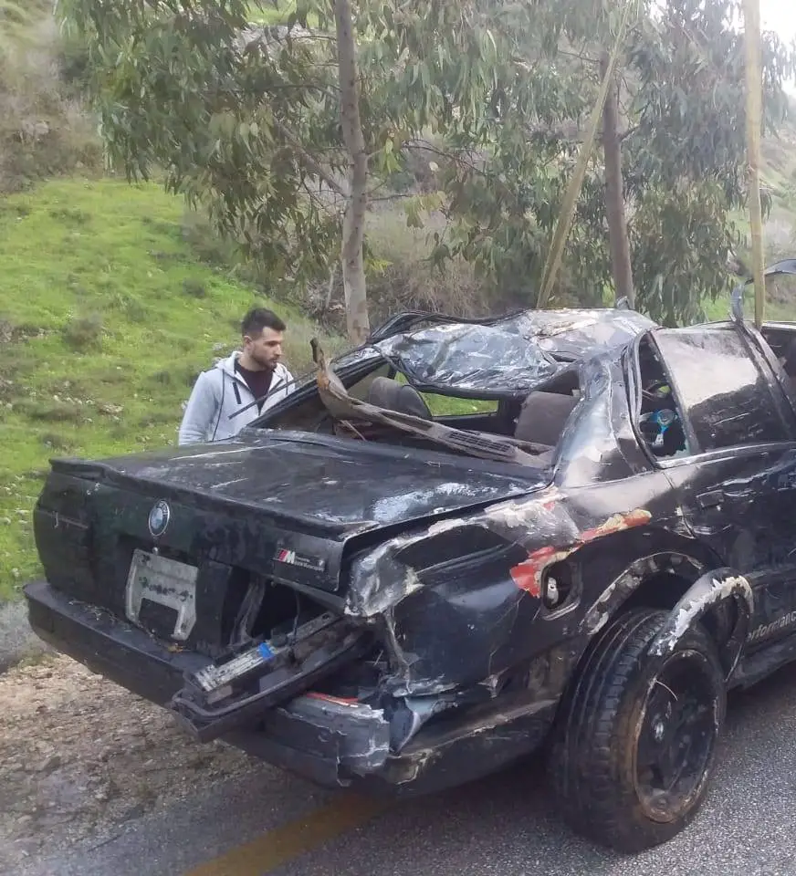 سيارة المواطن ح٠ ز التي انزلقت في وادي الحجير على طريق القنطره