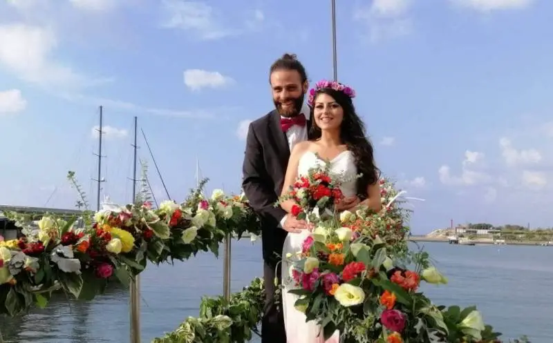 ثنائي لبناني تزوج مدنياً في المياه القبرصية وعاد في الباخرة الى لبنان 