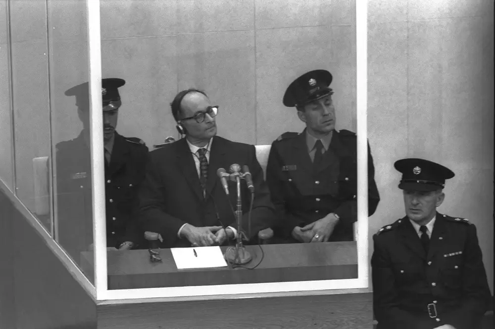 أدولف إيخمان بعد اعتقاله