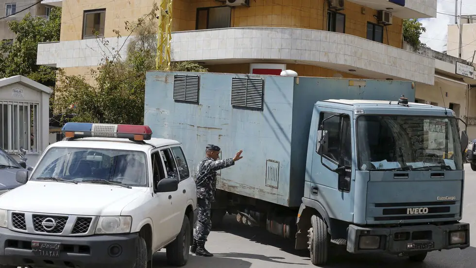 آليات تابعة لقوى الأمن اللبناني خاصة بالسجناء Reuters Mohamed Azakir