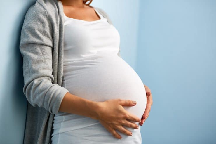 احذري تناول الميرمية خلال الرضاعة والحمل