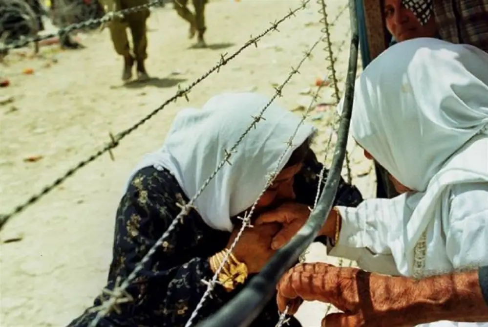 تحرير الجنوب سنة 2000 - اللقاء على الحدود اللبنانية الفلسطينية (تصوير محمود الزيات)