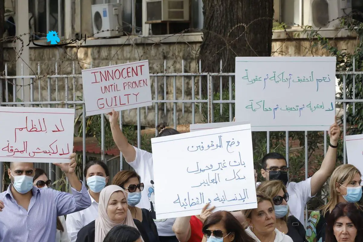 أهالي الموقوفين أمام قصر العدل في بيروت (مارك فياض)