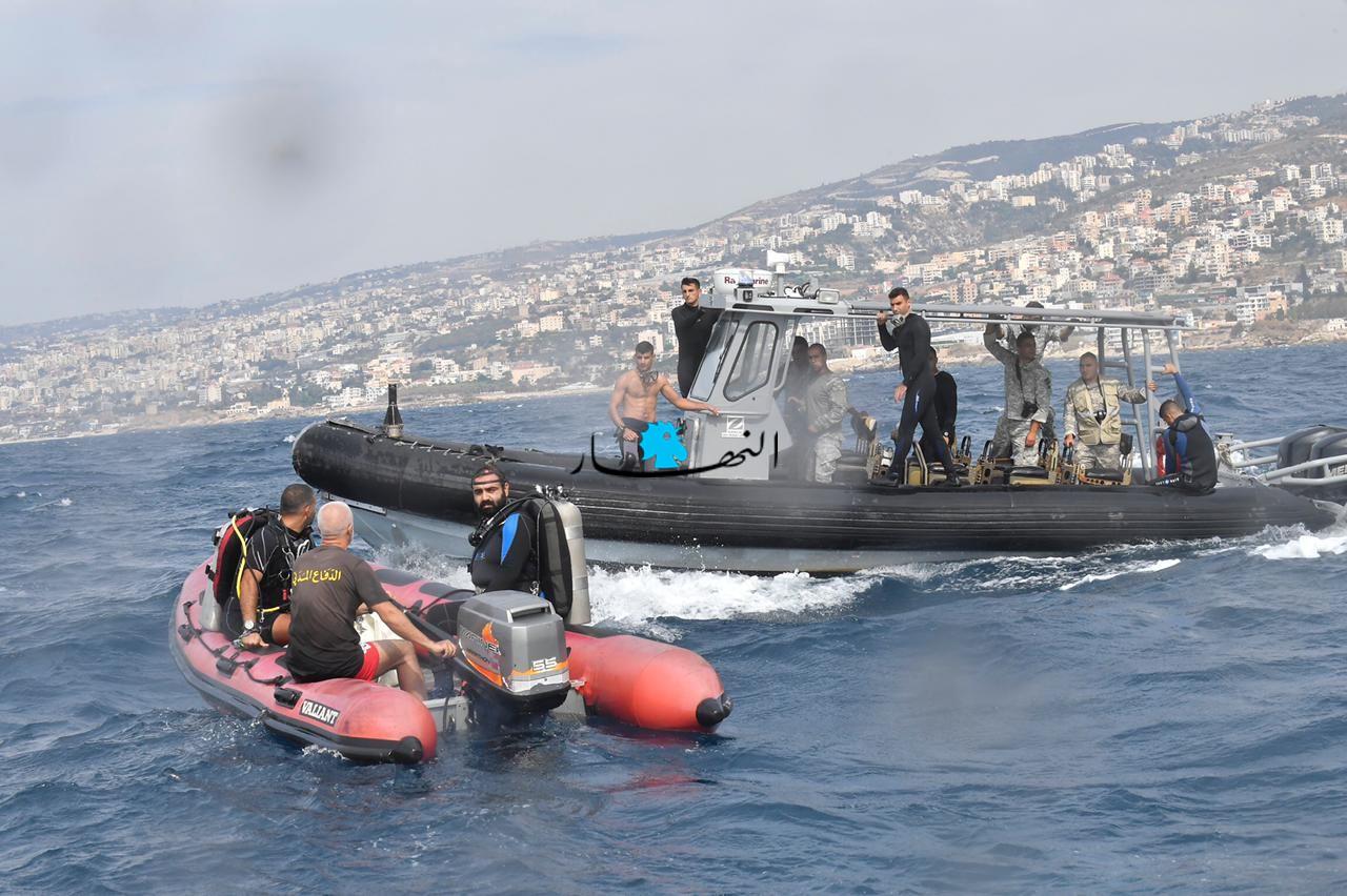 من عمليات البحث في البحر بمنطقة حالات بعد سقوط الطائرة المدنية (حسام شبارو).