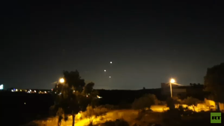 كتائب القسام تقصف تل أبيب وضواحيها بـ130 صاروخا