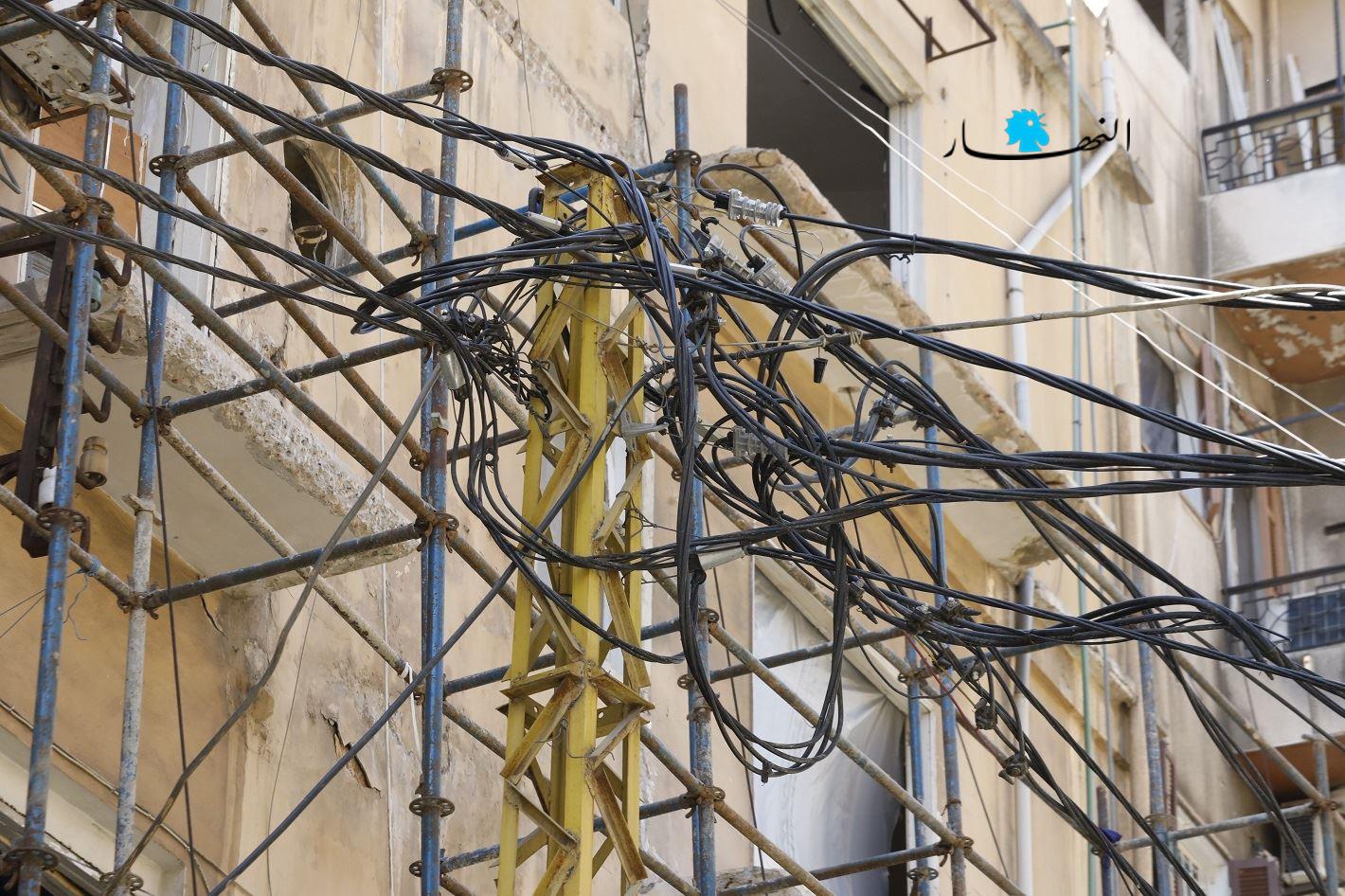 أعمدة الكهرباء في بيروت (تصوير مارك فياض)