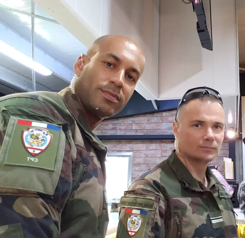 عنصران فرنسيان من الجنود العاملين في اليونيفيل في جنوب لبنان