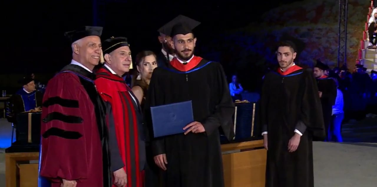 المهندس علي غالب قشمر يتسلم شهادة التخرج