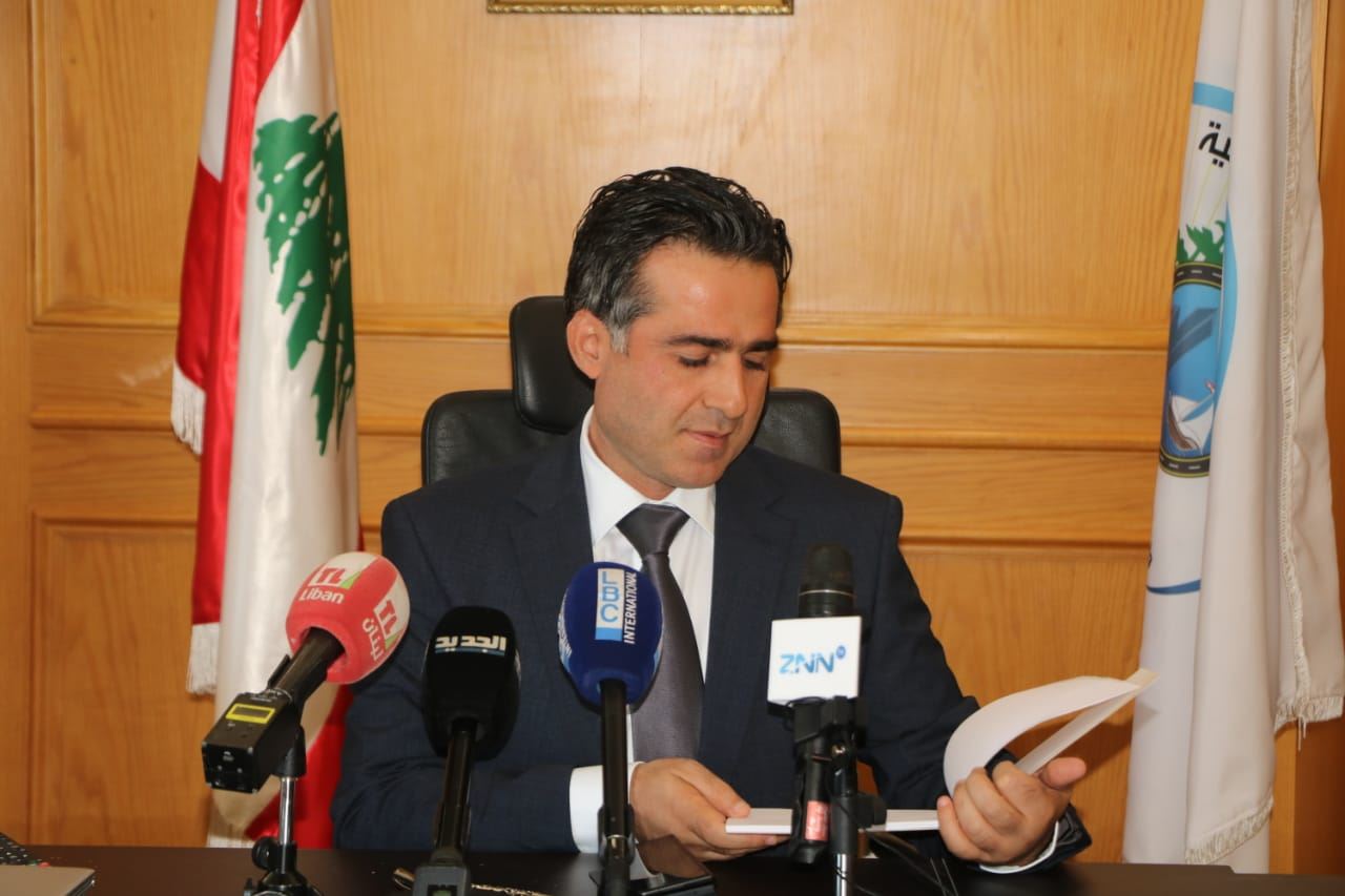 وزير الأشغال العامة والنقل في حكومة تصريف الأعمال علي حميه (جسن عسل)