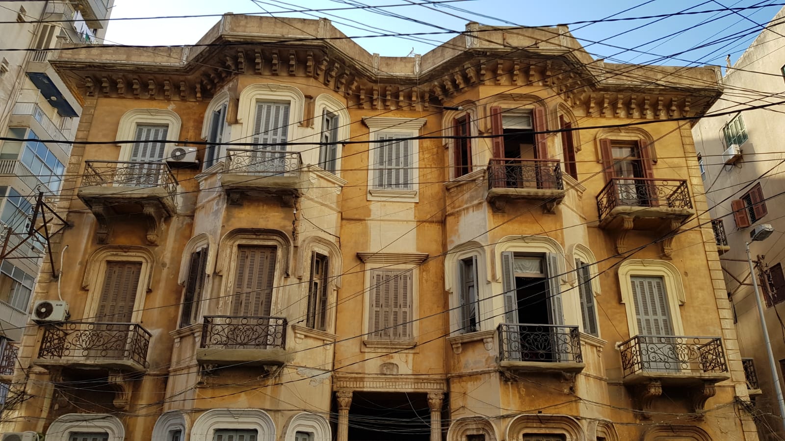 في طرابلس شمال لبنان أكبر عدد من المباني والقصور التراثية المهجورة (المهندس وسيم ناغي) 