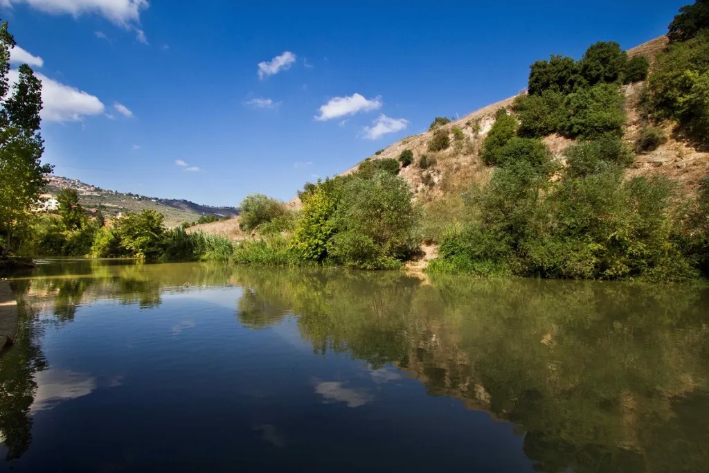 صورةُ النبطية: قلعة الشقيف ونهر الليطاني