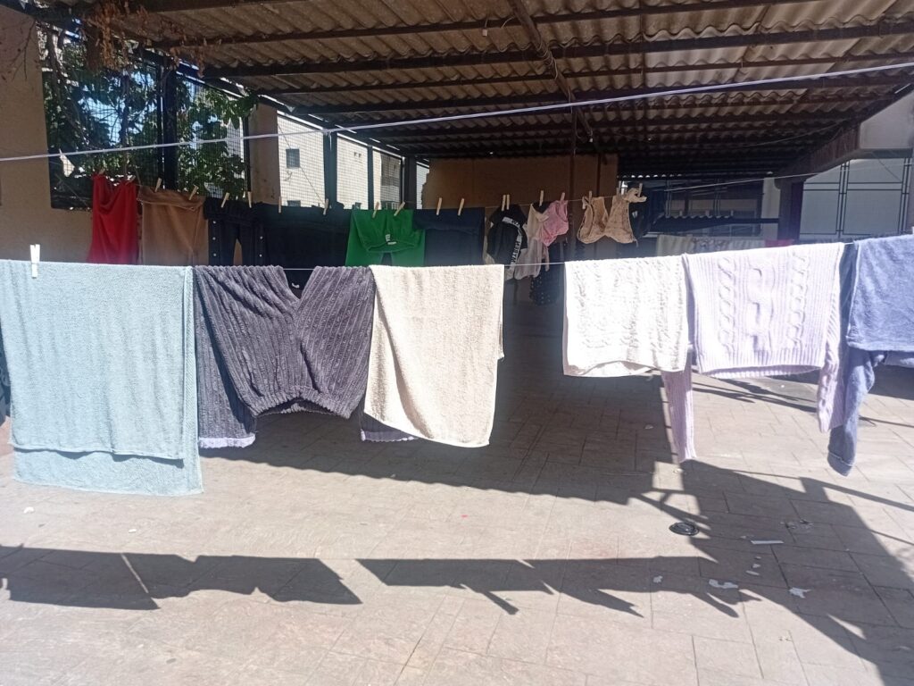 مظاهر النزوح في أحد مراكز الإيواء في كسروان (الصورة طوني طراد)