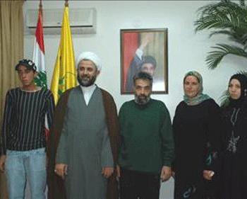 عائلة الاسير المحرر حسن عقيل مع الشيخ نبيل قاووق