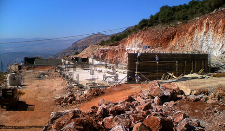 المستشفى قيد البناء