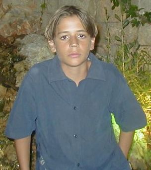 لؤي حبيبنا الشاب الصغير