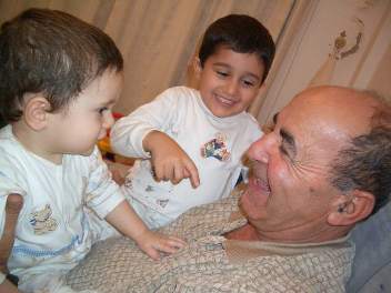 نفعل كل ما يمكن أن يجذب أبناءنا وأحفادنا إلى الخيام