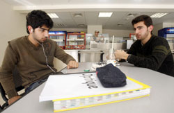 في كافيتريا السكن الطلابي