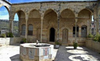 الطابق العلوي للقلعة المصمم وفق الطراز الإسلامي (كامل جابر)