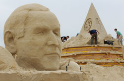 من «مهرجان الرمل» الذي أقيم في الخامس والعشرين<br>من هذا الشهر في ألمانيا (أرشيف - أ ف ب)