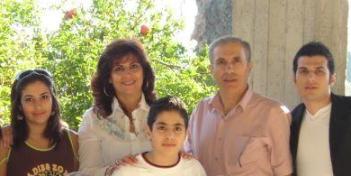 عزت رشيدي وعائلته