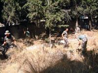 جنود الكتيبة الفرنسية اثناء حملة النظافة