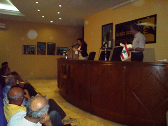 المهندسة ثناء أبوغيدا خلال إلقاء كلمتها بإسم منتدى المرج للتنمية وحماية البيئة