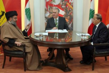 من الأرشيف جان عزيز وميشال عون والسيد حسن