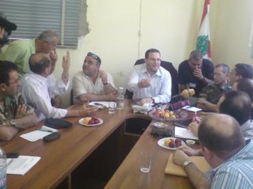 من الأرشيف: أحد الإجتماعات في بلدية الخيام التي تناولت موضوع الخلوي