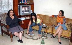 الأركيلة بين جيلين