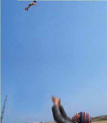 صعيدي يلعب اولاده!