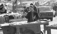 يبيع CDs كما يبيعون الخضار