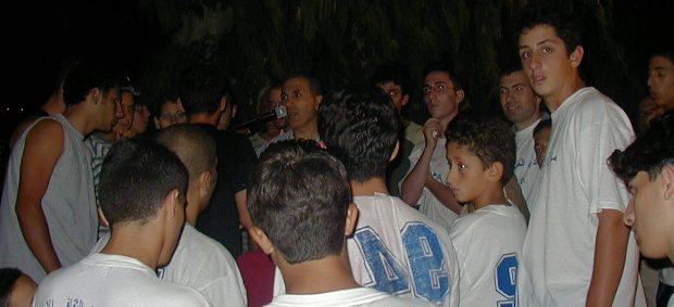 عزت رشيدي وشباب الخيام، صوت واحد:إنها قطر الوفية