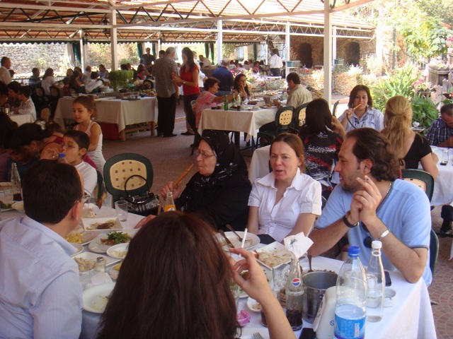 صادفنا هناك العديد من الأصدقاء وبعض العائلات الخيامية